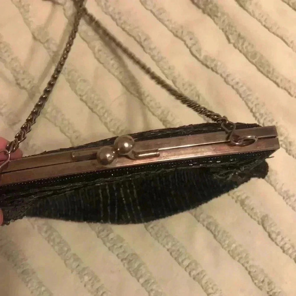 Vintage beaded bag with long chain strap. - Picture 5 of 9